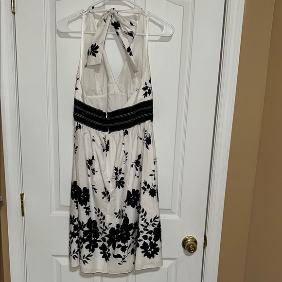 NWT Elegant Black and White Floral Dress - Picture 3 of 3